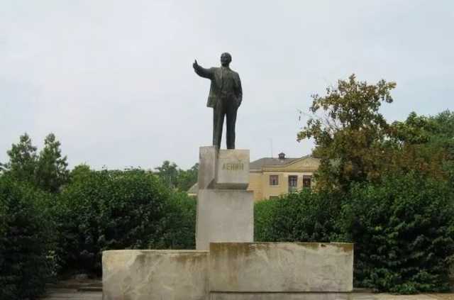 В Болградском районе упорно не сносят последний в Украине памятник Ленину