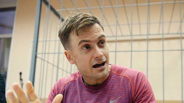 Участника Pussy Riot перевезли на лечение в Германию