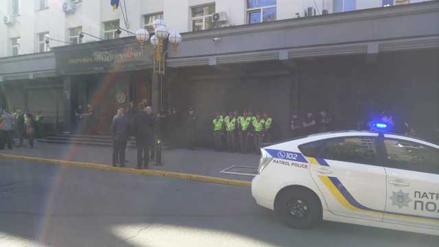 “Вікна забарикадували”: У Києві під будівлею ГПУ розпочинається акція в зв’язку з екстрадицією Тумгоєва