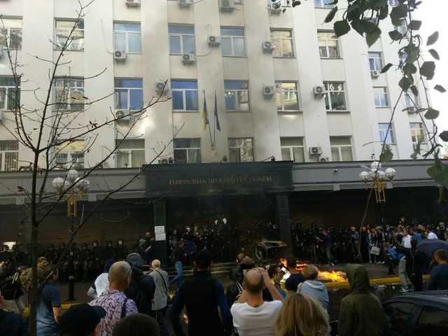 Полиция штурмует офис «Айдара» в Киеве