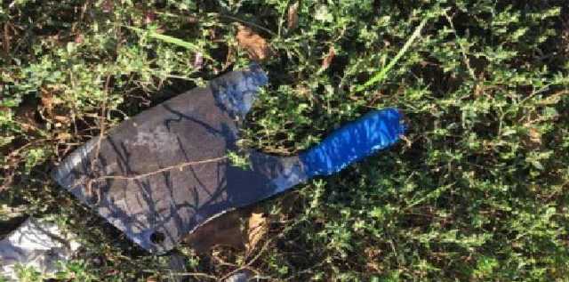 Мужчина зарубил жену на глазах у детей