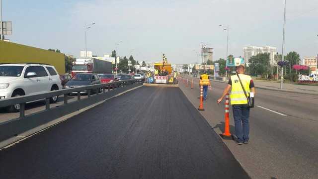 В Киеве ограничили движение на проспекте Бажана