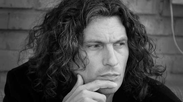 Похоронные бюро пиарятся на портрете известного украинского певца