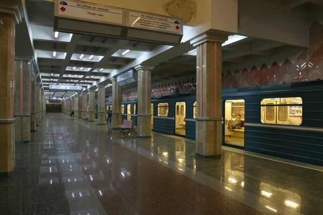 В Харькове в вестибюле метро нашли мужчину в луже крови