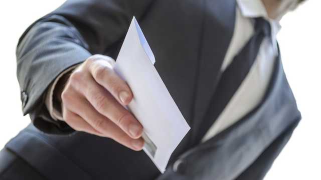 Работодателей "оштрафовали" почти на миллиард из-за зарплат в конвертах