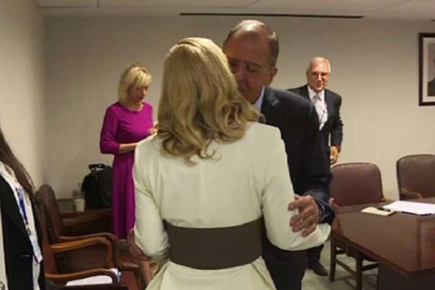 ’’Даже Захаровой противно!’’ Лавров оскандалился поцелуями с главой Хорватии