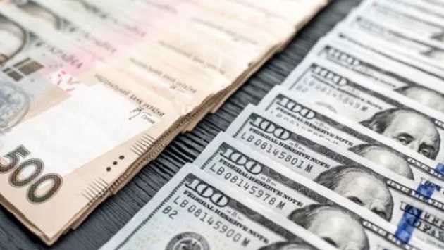 Почему украинские банки подняли курс доллара