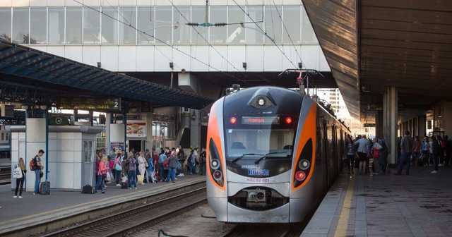 "Укрзализныця" обновила логотип