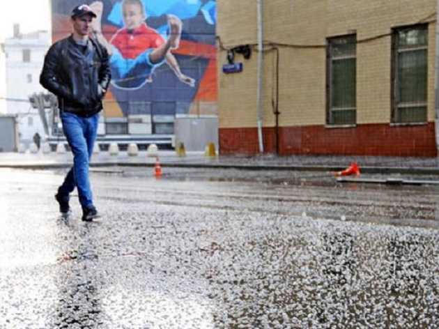 По Москве ударил град: в сети показали фото и видео последствий