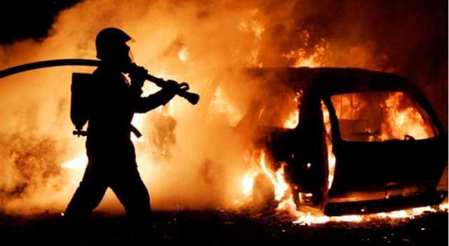 Во Львове на ходу вспыхнуло такси с пассажирами