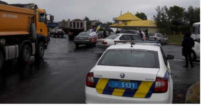 Под Ужгородом бастуют владельцы евроблях: сильные пробки