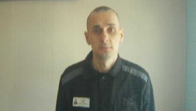 Украина требует допустить своих врачей к Сенцову