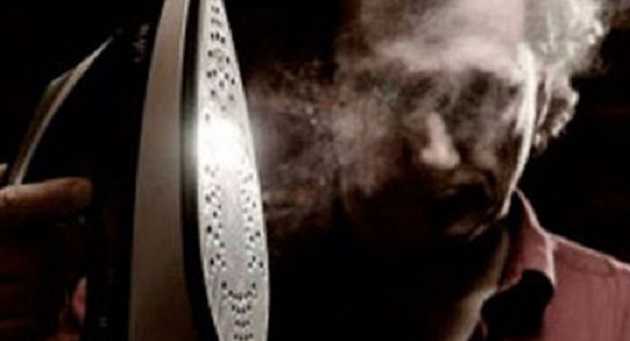 В Киеве двое экс-милиционеров пытали человека горячим утюгом