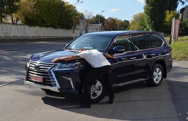 Усик прикупил себе навороченный джип за 110 тыс. долларов