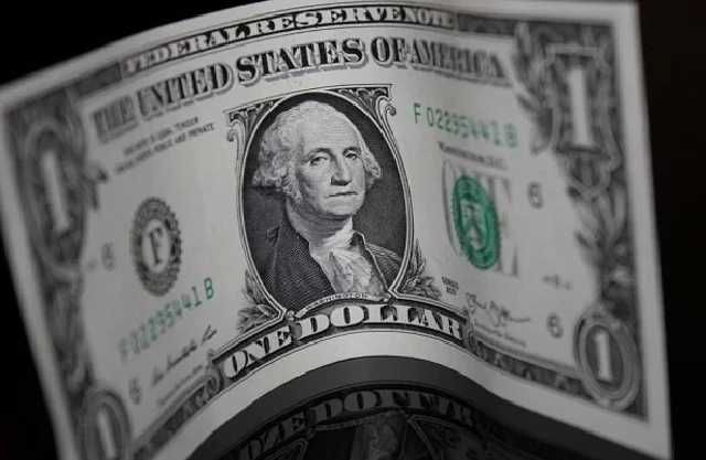 Финансисты ждут рывка курса доллара из-за роста спроса со стороны иностранцев