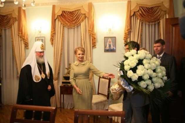 Руки Кириллу лобызала. На Тернопольщине появились скандальные билборды с Тимошенко