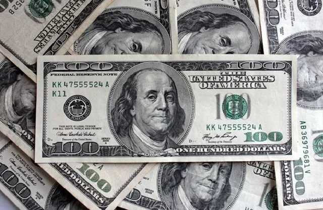 Валютчики раскрутили курс доллара и резко сбросили, чтобы опять его поднять