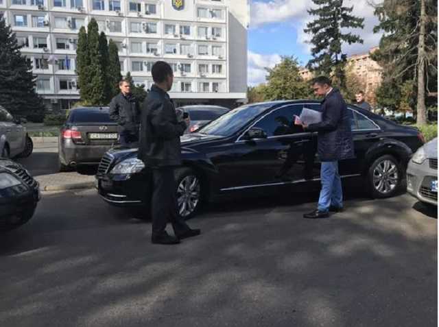 Мэру Черкасс объявили подозрение из-за "тайной" сессии горсовета в Каневе