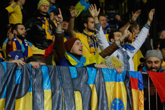 Суркисы не стали вызволять фанов «Динамо» из чешской полиции из-за песни про Путина