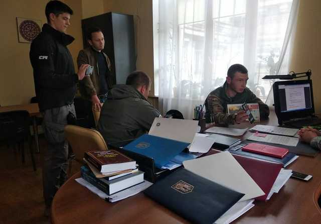 После визита активистов из мэрии Киева уволили любителя “русского мира”