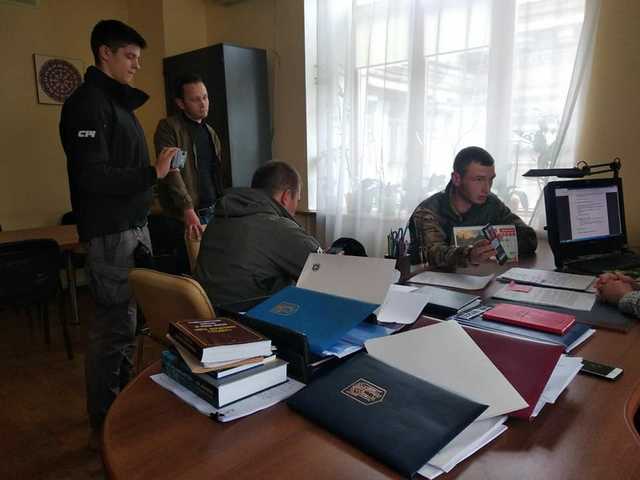 После визита активистов из мэрии Киева уволили любителя “русского мира”