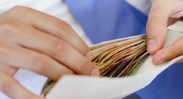 Сколько украинцев до сих пор получают зарплаты в конвертах: неожиданные цифры