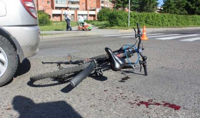 Под Киевом мальчик на электробайке попал под колеса авто: видео с места ЧП