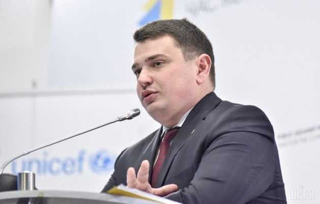 Сытник в сентябре получил 32 тыс. грн доплаты за выслугу лет