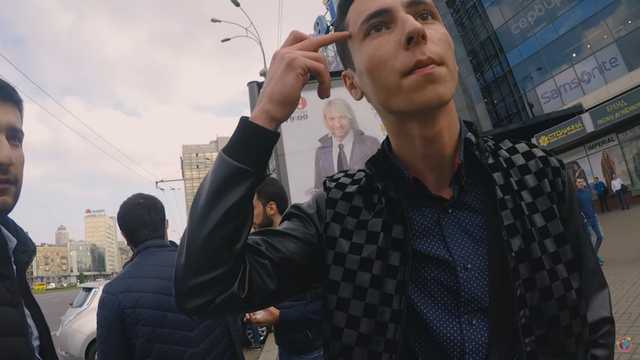 Я из посольства: Агрессивные азербайджанцы угрожали активистам оружием в центре Киева