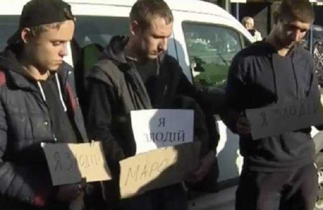 «Я злодій!»: мародерів в Ічнянському районі, де вибухнули військові склади виставили на площі