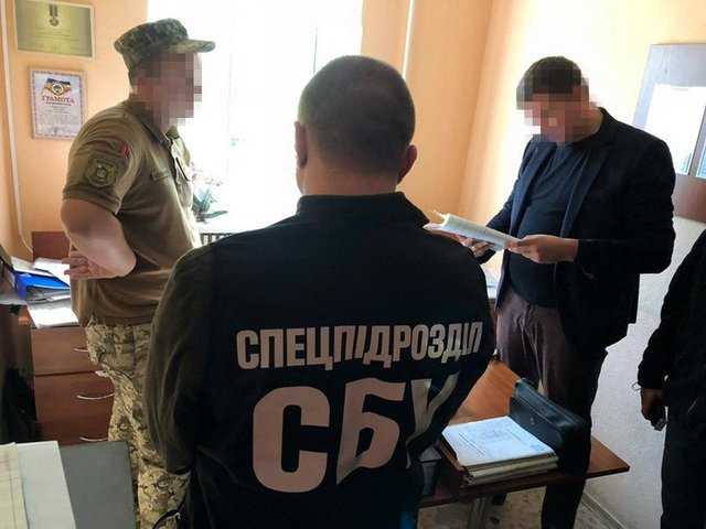 В Одессе на взятке поймали чиновника областного военкомата