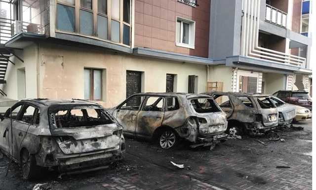 В Харькове ночью сгорели 5 автомобилей