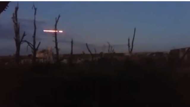 В сеть выложили видео ночного боя под Донецком