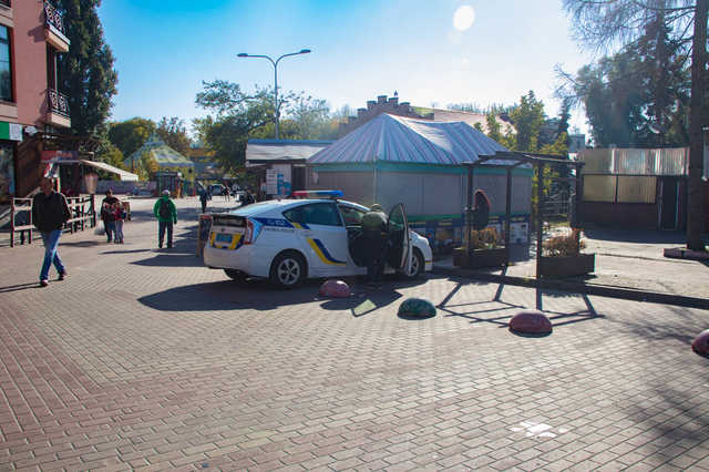 В Киеве на Гидропарке возле бара нашли труп мужчины