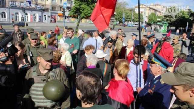 У Запоріжжі закидали зeлeнкою кeрівників проросійських громадських організацій