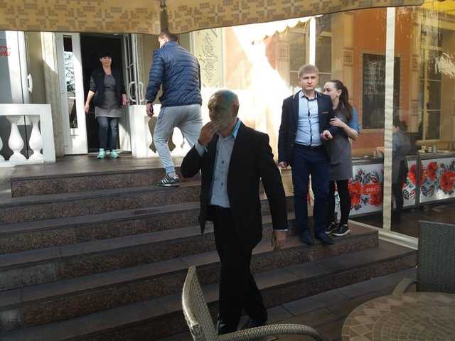 В Запорожье облили зеленкой известного фаната "русского мира"