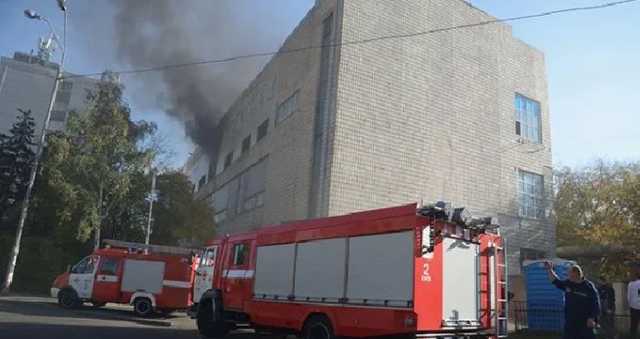 В центре Киева горит завод