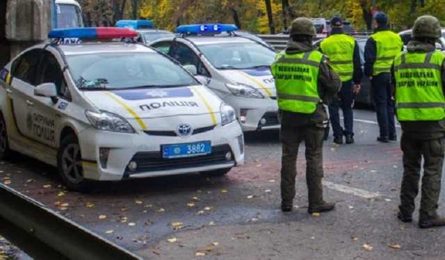 В Киеве пятеро вооруженных похитили мужчину: полиция ищет микроавтобус Volkswagen