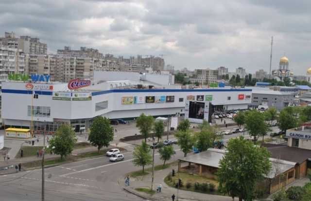 В Киеве возле ТЦ нашли взрывчатку в авто: первые детали и видео