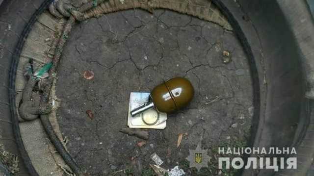 Возле станции метро в Харькове нашли боевую гранату с "приманкой"