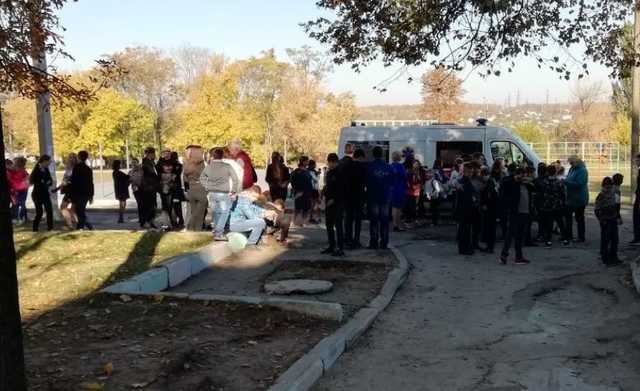 В Запорожье подросток распылил газ в школе, эвакуированы более 300 человек