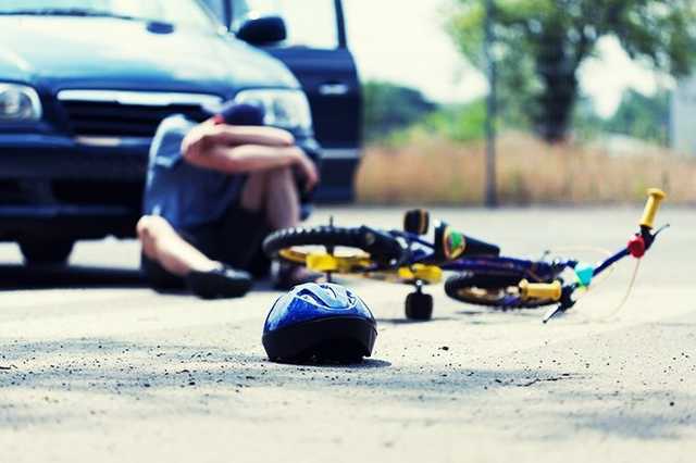 На Київщині водій скоїв наїзд на дітей, довіз їх до лікарні та втік