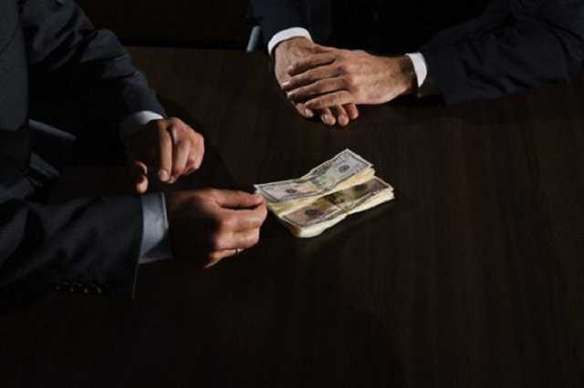 Пойманный во Франции украинский коррупционер не числится в международных базах