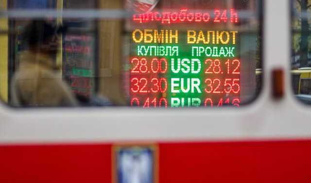 Курс доллара на межбанке вырос до 27,93 грн/доллар