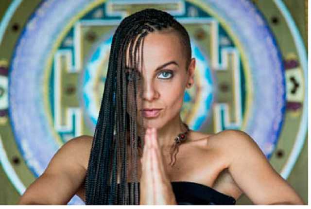 В Москве избили известную рок-певицу