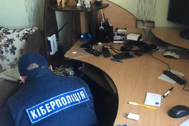 Кіберполіція викрила злочинну групу у продажі персональних даних громадян