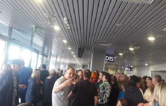 В аэропорту “Борисполь” не могут улететь в Египет 200 пассажиров