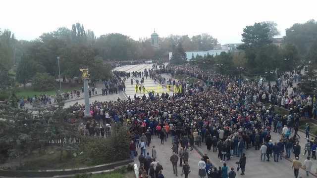 Город в слезах: в Керчи прощаются с жертвами стрелка