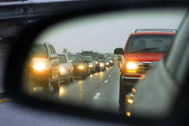 Почему штраф за езду днем без включенных фар — незаконный