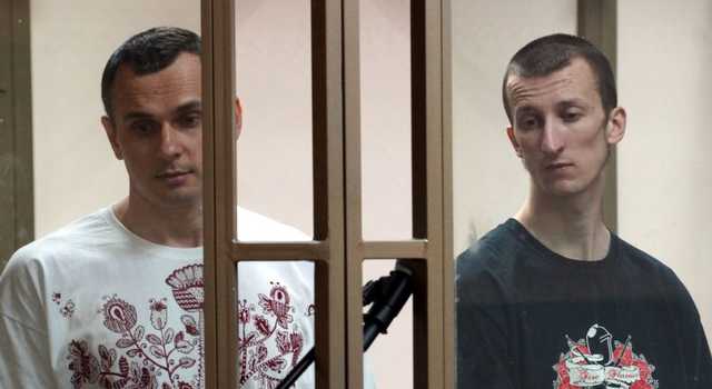 "Человека можно убить, но нельзя победить". Сенцов ответил на письмо политзаключенного Кольченко